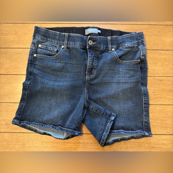 Torrid Bombshell Premium Stretch High-Rise Short Women’s Size 14 Slim Fit Dark - Picture 11 of 12